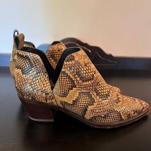 Anthropologie $160 Dolce Vita Santo II Ankle Boots Sz 6 Amber Snake Leather Boot